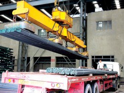 “Giải cứu” hàng tồn, kích thích tăng trưởng: Doanh nghiệp “vượt cạn”