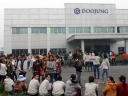 Bóng mãi đuổi theo hình