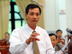 Ông Đặng Văn Khoa phát biểu tại hội nghị lấy ý kiến về dự thảo Hiến pháp do MTTQ Việt Nam tổ chức ngày 27/3 ở Hà Nội. Ảnh: Minh Thăng