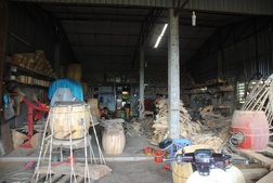 Nhiều DN phải cho thuê lại nhà xưởng khi ngừng sản xuất. (Ảnh minh họa: L.B)