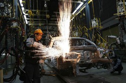 Tăng so với tháng 6, PMI tháng 7 vẫn dưới ngưỡng 50 điểm