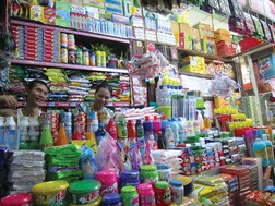  Sạp tạp hoá tại một chợ ở Myanmar.