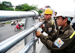 Thi công cầu vượt nhẹ Trần Khát Chân