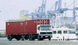 Vận chuyển hàng hóa bằng xe container tê liệt vì Thông tư 18?