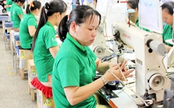 Ôtô Việt Nam đắt đỏ vì thiếu... ốc vít