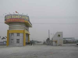 Nhà máy đóng tàu Đà Nẵng-Vinashin chỉ còn là cái vỏ, nhưng góp phần khiến DN liêu xiêu thêm trong bối cảnh khó khăn. Ảnh: Châu Hoan.