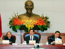 Thủ tướng Nguyễn Tấn Dũng, các Phó Thủ tướng: Nguyễn Xuân Phúc, Hoàng Trung Hải tại phiên họp Chính phủ thường kỳ tháng 2/2013. Ảnh: VGP/Nhật Bắc