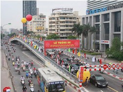 Cầu vượt Láng Hạ - Huỳnh Thúc Khánh phải gia cường, nâng cấp chỉ sau 1 năm đi vào sử dụng.