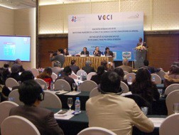 Khi doanh nghiệp trao giải cho chính quyền