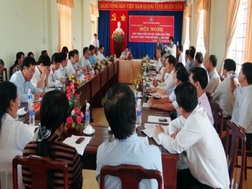 Lãnh đạo tỉnh Bình Phước gặp gỡ các doanh nghiệp trong tỉnh để tìm cách tháo gỡ khó khăn.