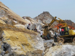 Ngành khoáng sản đang &ldquo;gánh&rdquo; khoảng 12 loại thuế phí