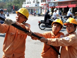 EVN hủy kế hoạch đưa 400 sếp đi nước ngoài