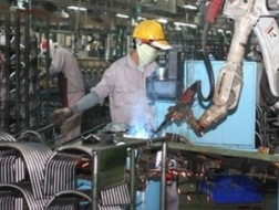 Năm 2013: Tập trung giảm "rào cản" để thu hút FDI 