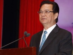 Thủ tướng làm việc với chuyên gia về kinh tế-xã hội