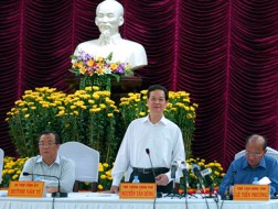 Thủ tướng Nguyễn Tấn Dũng đề nghị Bình Thuận tập trung phát triển các ngành công nghiệp động lực. Ảnh: VGP/Nhật Bắc