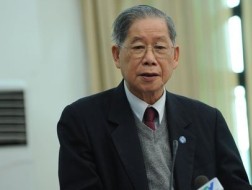 Nguyên Phó Thủ tướng Nguyễn Khánh đề nghị viết thêm câu: Nhân dân thực hiện sự giám sát của mình với Đảng theo quy định về giám sát xã hội và phản biện xã hội