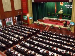 Trong thời gian Quốc hội họp, Thủ tướng sẽ trình Quốc hội phê chuẩn tạm đình chỉ, chuyển vị trí công tác đối với Phó thủ tướng, Bộ trưởng... Ảnh: Tiến Dũng.