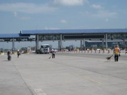 Nên đóng cửa những trạm thu phí nào?