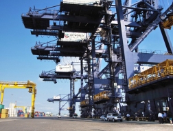  Tiên phong trong việc tiến ra biển của TPHCM là cụm cảng Hiệp Phước (huyện Nhà Bè). Ảnh: ÁNH NGUYỆT