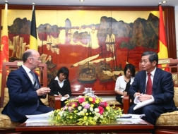 Bộ trưởng Bùi Quang Vinh hội đàm với Bộ trưởng, Thủ hiến các Chính phủ Vùng Wallonie Rudy Demotte