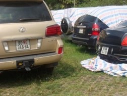 Sang tên, đổi chủ xe biển ngoại giao: Chỉ có người đến hỏi về thủ tục