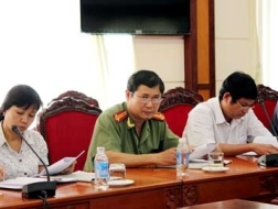 &lsquo;Lương thứ trưởng hơn chục triệu, chi xe công gấp ba&rsquo;