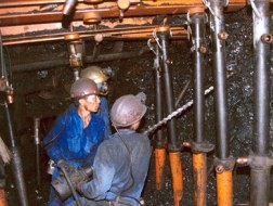 Ngành than và điệp khúc tăng giá, giảm thuế