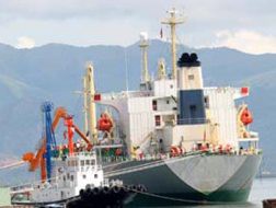 Bốn tháng nhập siêu hơn 700 triệu USD