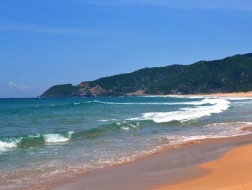 Khu vực Bãi Gốc, nơi sẽ đặt cảng chính của nhà máy lọc dầu Vũng Rô