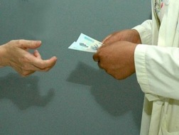 PAPI 2012 phản ánh tình trạng hối lộ vẫn phổ biến và có xu hướng gia tăng trong khu vực hành chính công. 