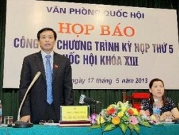 Ông Nguyễn Hạnh Phúc - Chủ nhiệm Văn phòng Quốc hội - trả lời câu hỏi của các phóng viên tại cuộc họp báo. (Ảnh: TTXVN)