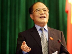 Chủ tịch Quốc hội Nguyễn Sinh Hùng nhấn mạnh rằng đây là lần đầu tiên Quốc hội thực hiện quyền giám sát tối cao về công tác nhân sự theo quyền của mình.