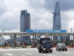 Ôtô một lúc chịu 3 loại phí đường bộ?