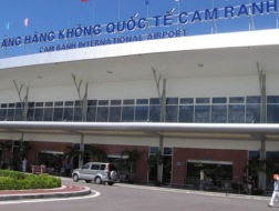 Cảng hàng không quốc tế Cam Ranh đang đặt mục tiêu nâng số hành khách lên 2,5 triệu lượt/năm vào 2015.