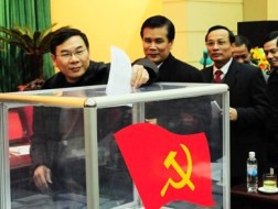 Tiến hành bỏ phiếu tín nhiệm tại Thành uỷ Hà Nội ngày 8.1. Ảnh: X.T