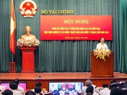 Thủ tướng: &ldquo;Không điều chỉnh tổng cân đối ngân sách&rdquo;