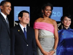 Chủ tịch nước Trương Tấn Sang và Tổng thống Mỹ Obama trong cuộc gặp bên lề hội nghị APEC năm 2011. (Ảnh: TTXVN) 