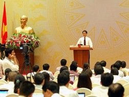 Bộ trưởng - Chủ nhiệm Văn phòng Chính phủ Vũ Đức Đam chủ trì buổi họp báo chiều 30/7.