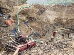 Muốn tìm tham nhũng, phải hỏi địa phương