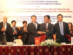 Lễ ký hợp đồng xây dựng cầu Vàm Cống