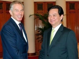 Thủ tướng Nguyễn Tấn Dũng (phải) tiếp nguyên Thủ tướng Anh Tony Blair ngày 18/3 - Ảnh: VGP.