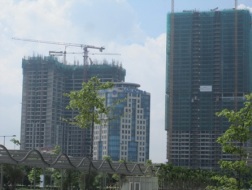 Bảng giá tính lệ phí trước bạ nhà đất là do UBND cấp tỉnh, thành phố ban hành. Ảnh: T. Hằng. 