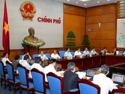 Bộ Tài chính đề xuất giảm lương “phản cảm lắm”