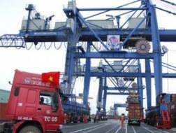 Việt Nam nhập siêu 310 triệu USD từ đầu năm