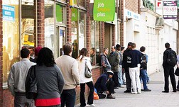 Thu nhập dân Anh giảm mạnh nhất trong 1/4 thế kỷ