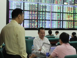 Không để công ty chứng khoán lạm dụng tiền của nhà đầu tư 