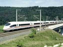 Bộ trưởng Thăng và chiếc áo đường sắt 