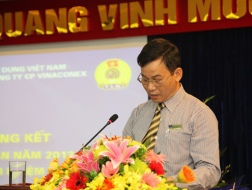 Đ/c Nguyễn Mạnh Cường, Phó Chủ tịch Công đoàn TCT đọc báo cáo tổng kết công tác Công đoàn tại Hội nghị