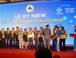 Hiệp hội BĐS tặng bằng khen cho 21 hội viên