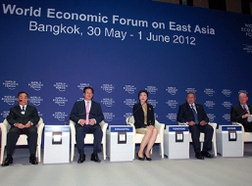 Thủ tướng Nguyễn Tấn Dũng và lãnh đạo các nước dự WEF Đông Á 2012 tại Thái Lan.